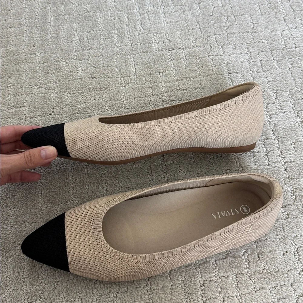 Vivaia Pointed-Toe Ballet Flats Aria 5° in Almond and Black Captoe tan colorway
